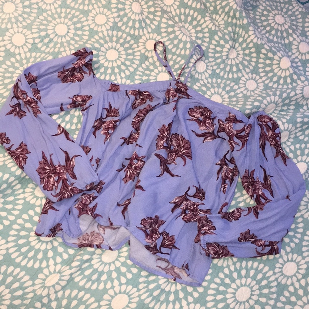 NWOT Cold shoulder top